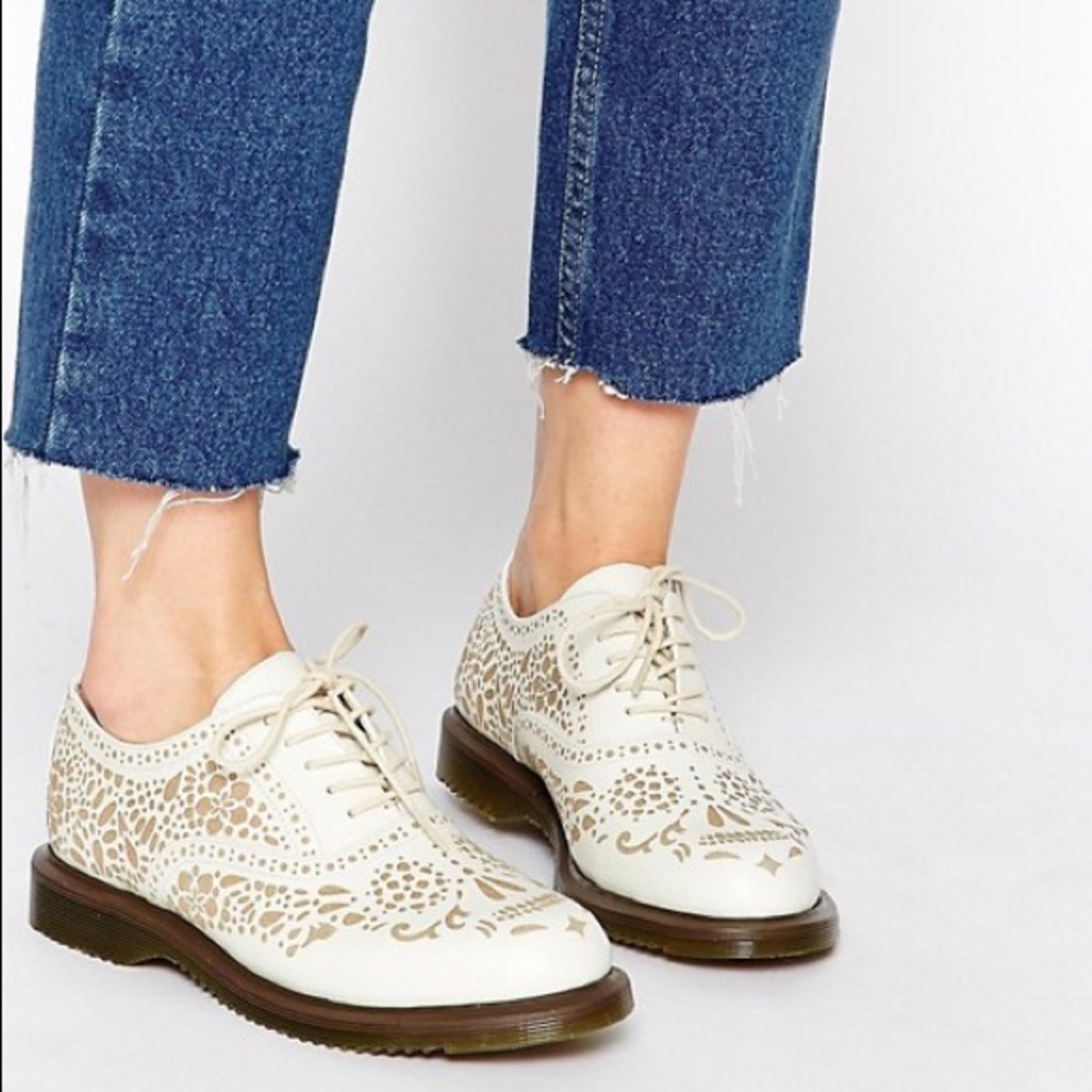 Dr. Martens Aila